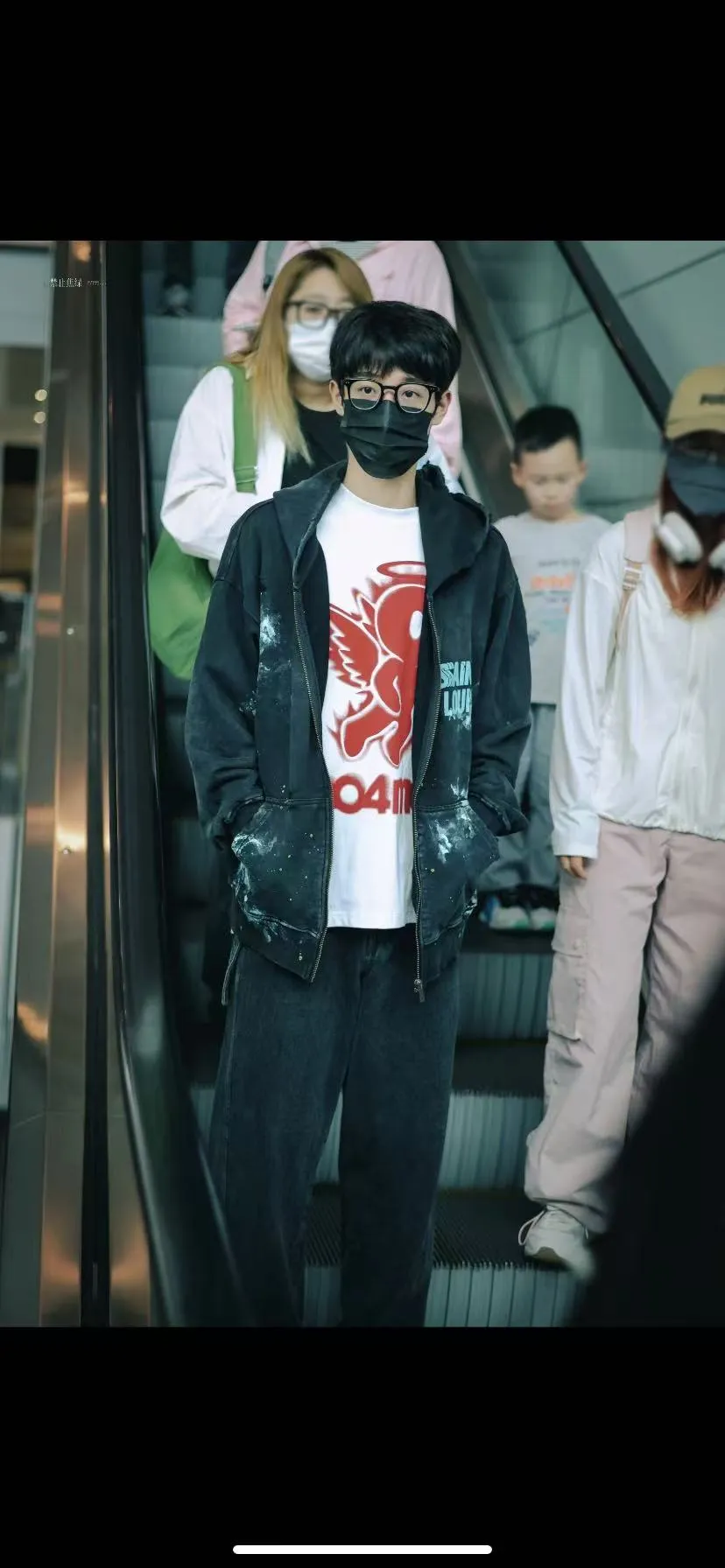 Style No. S111 P320💰 (450g version) SSSAINT LOUIS splash-ink logo long-sleeved zipper hoodie sweatshirt is made of 450g dense cotton fabric, with a loose fit. Same style for men and women.   Size S-XL